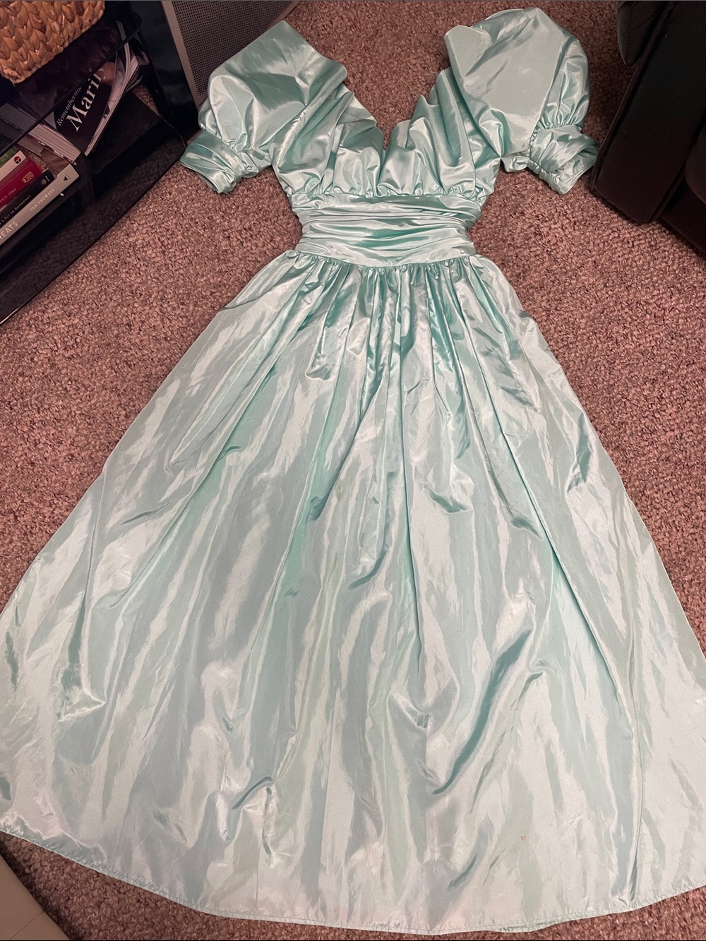 Vibtage 80s off the sholder ruffle sleeve mint 
ballGown dress